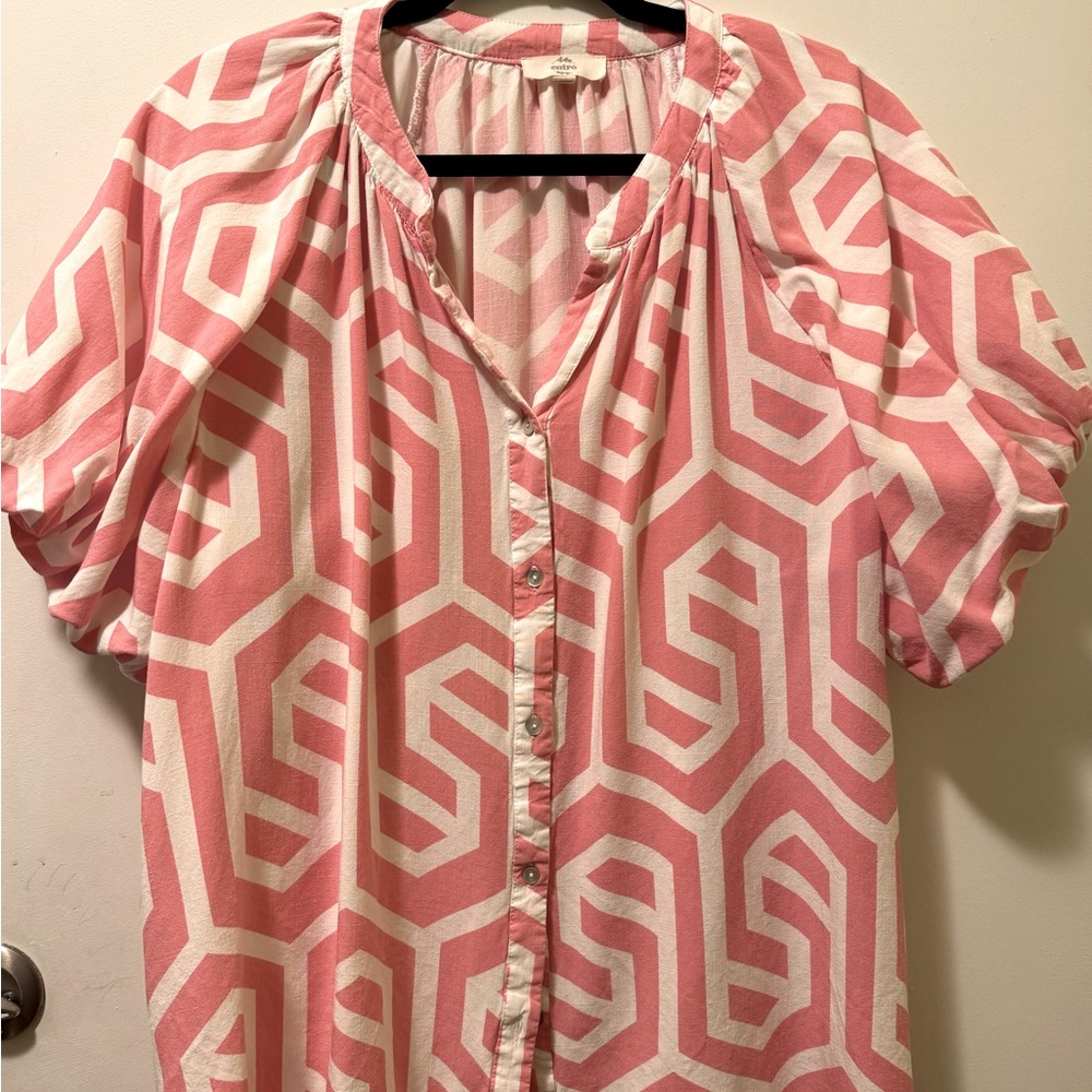 Ladies bubblegum pink and white top with pouffy sleeves.  Size XL